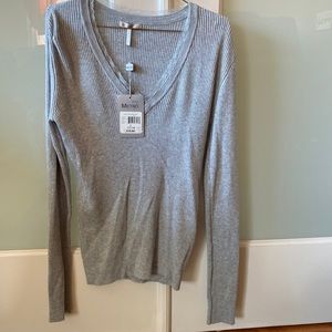 Metro 7 v neck sweater w lace
